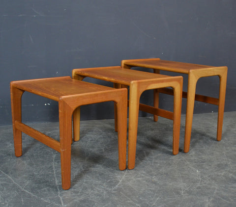 TEAK NESTING TABLES.