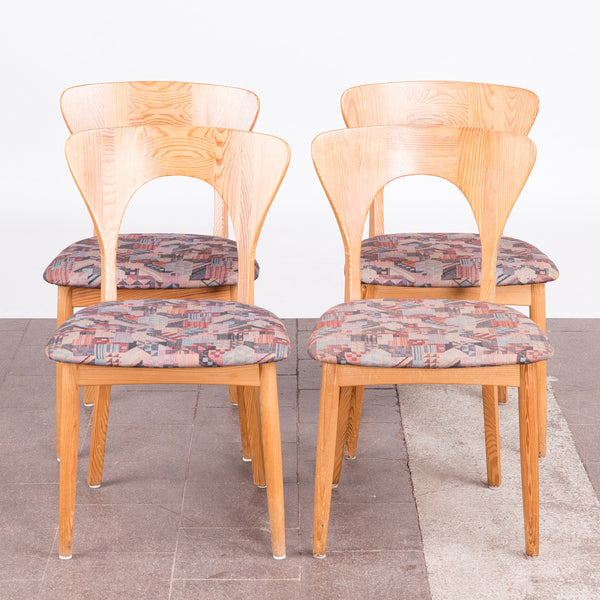 NIELS KOEFOED. Koefoeds Hornslet, four chairs / dining room chairs, model 'Peter Chair', pine, fabric, Denmark, 1958 (4).