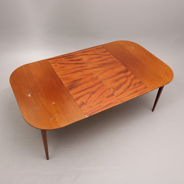 Mahogany dining Table, second half of the 20th century.