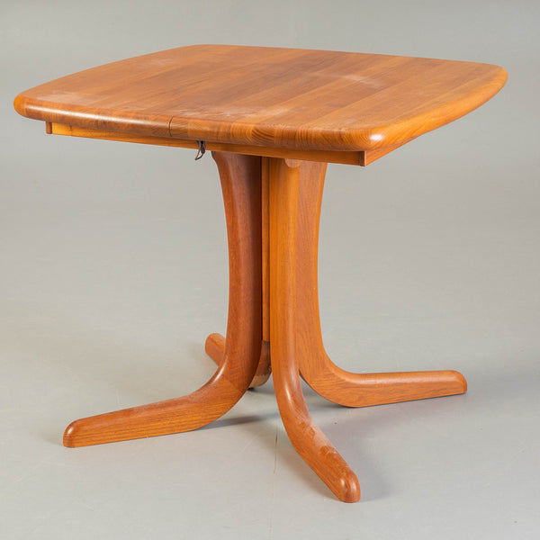 GUDME Møbelfabrik, Solid Teak extendable dining table *