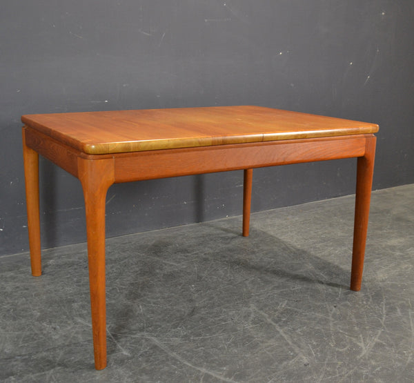 Gorgeous Solid teak dining Table By Glostrup*