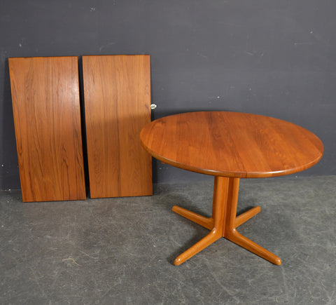 ROUND SOLID TEAK DINING TABLE WITH TWO EXTENSION LEAVES*