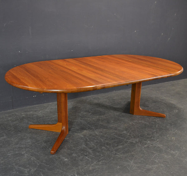 SOLID TEAK EXTENDABLE ROUND to OVAL TABLE, by GLOSTRUP.