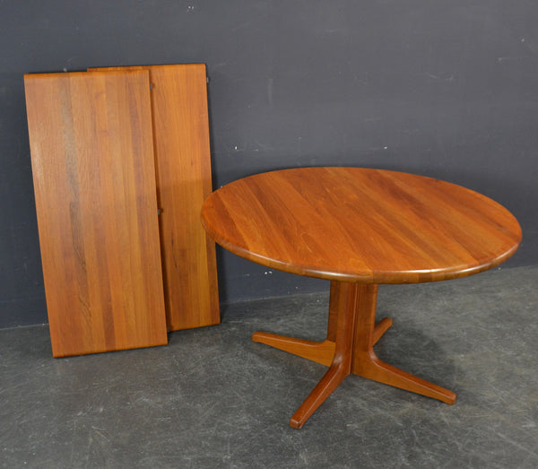 SOLID TEAK EXTENDABLE ROUND to OVAL TABLE, by GLOSTRUP.
