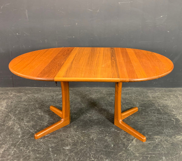 SOLID TEAK EXTENDABLE DINING TABLE.