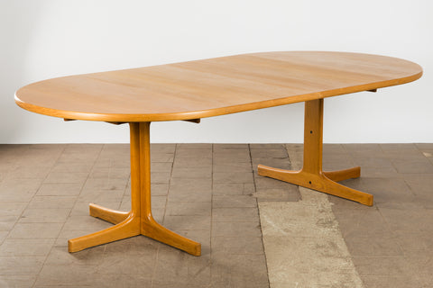 TEAK VENEER EXTENDABLE ROUND DINING TABLE
